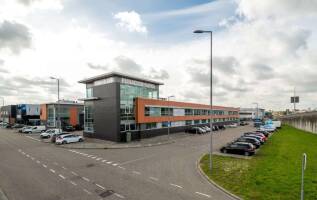 Bedrijfspand Steenhouwerstraat 74-120 Hoogvliet