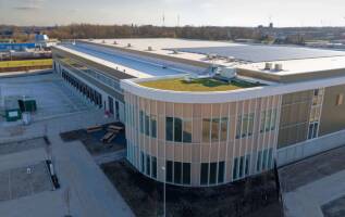 Bedrijfspand Zalmweg 27 Raamsdonksveer
