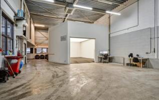Bedrijfspand Parellaan 25 Hoofddorp