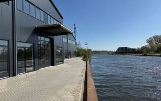 Bedrijfspand Haarlemmerstraatweg 71C Halfweg