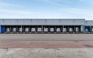 Bedrijfspand Nijverheidstraat 2-4 Strijen