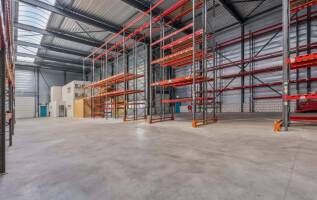 Bedrijfspand Microstraat 2-6 Venray