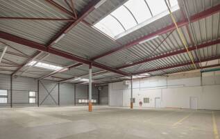 Bedrijfspand Parellaan 6-62 Hoofddorp