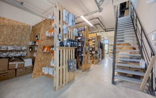 Bedrijfspand Kringloopweg 64 Hendrik-ido-ambacht