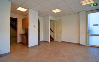 Bedrijfspand Augustapolder 8 Barendrecht