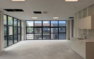 Bedrijfspand Kamerlingh Onnesweg 2B 8 Dordrecht
