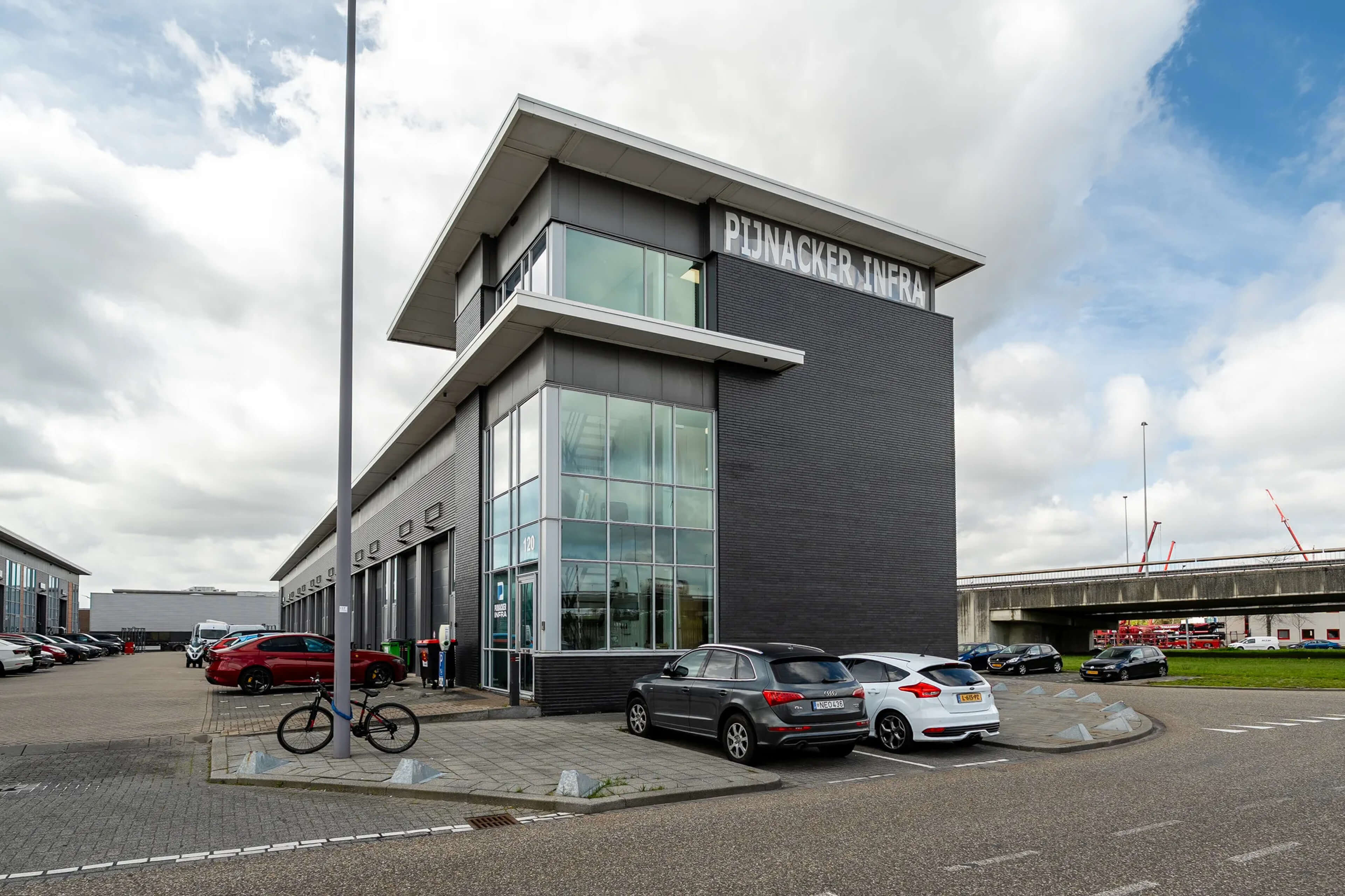 Bedrijfspand Steenhouwerstraat 74-120 Hoogvliet