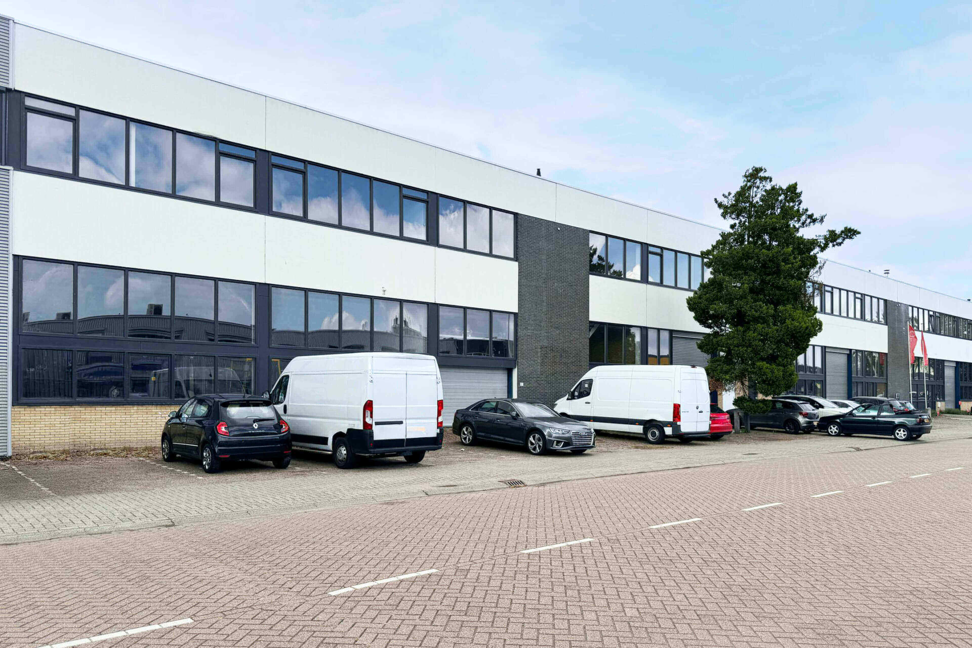 Bedrijfspand Pampuslaan 81 Weesp