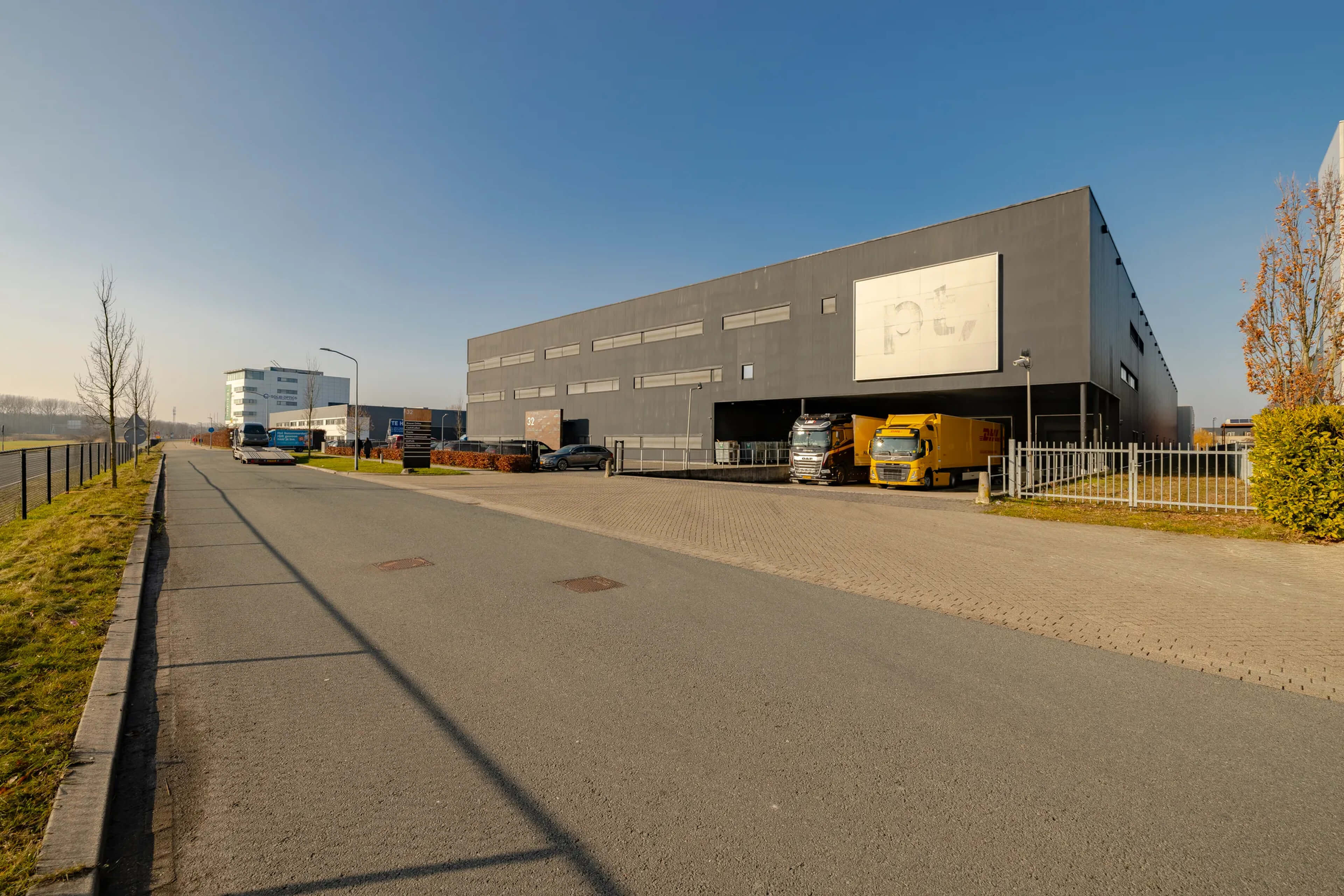 Bedrijfspand Veluwezoom 32 Almere