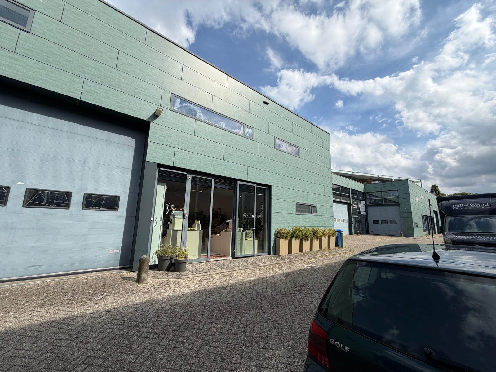 Bedrijfspand Neerloopweg 35 Breda