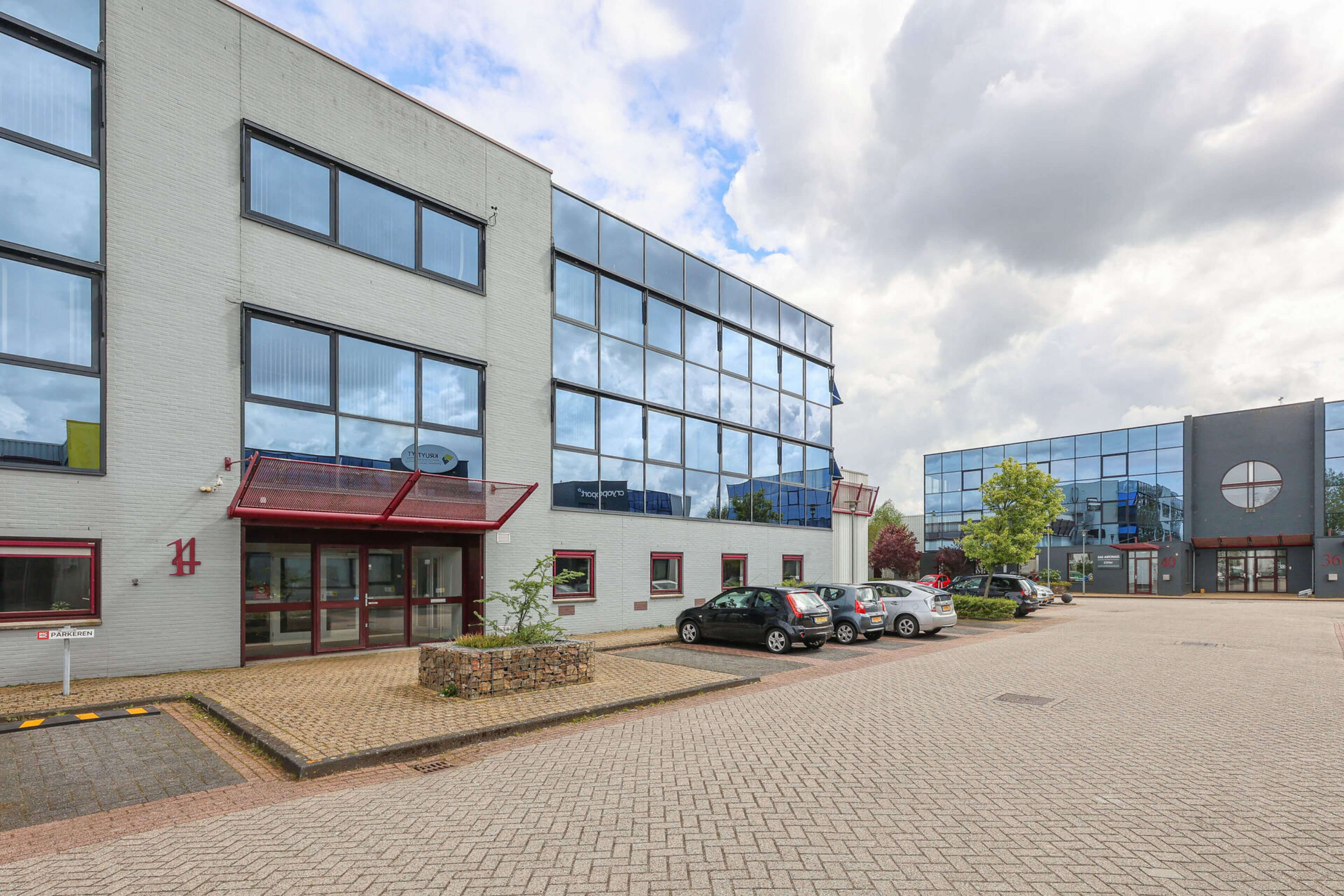 Bedrijfspand Parellaan 6-62 Hoofddorp